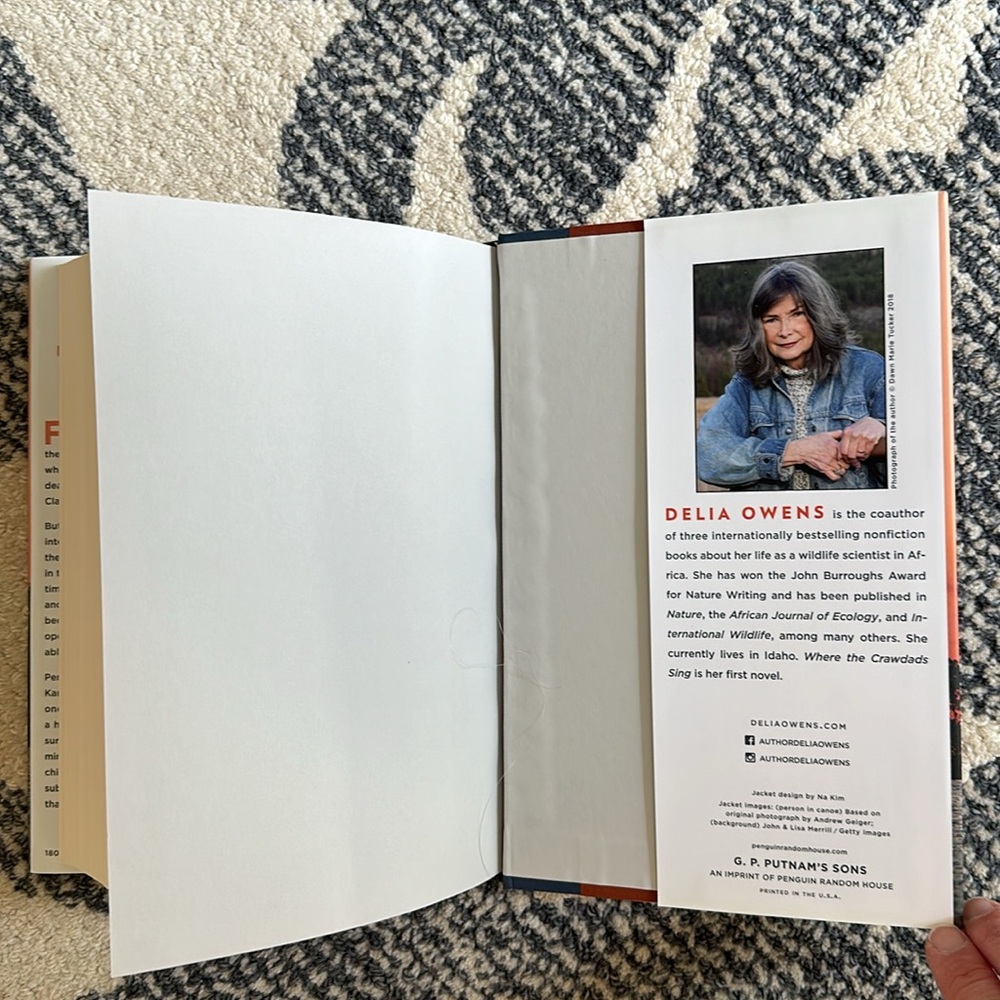 📕 Where The Crawdads Sing by Delia Owens hardcover book fiction book club - Picture 4 of 9